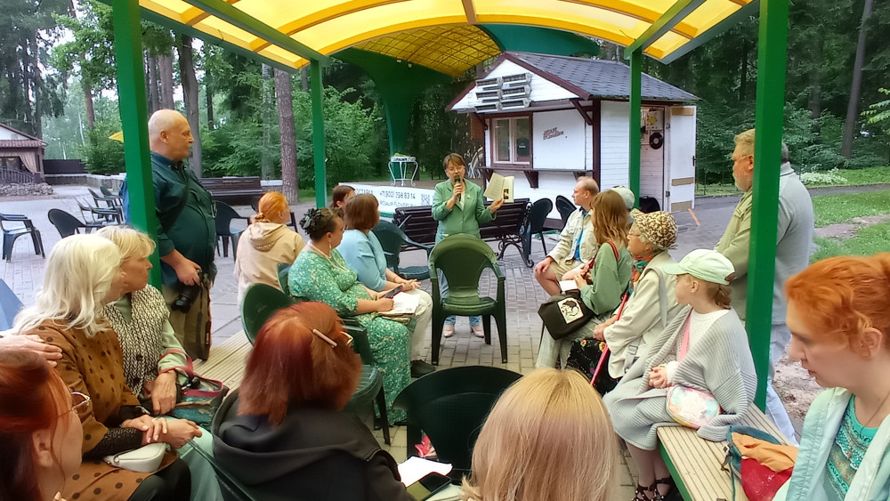 Городской парк приглашает поэтов и любителей поэзии на свободный поэтический микрофон